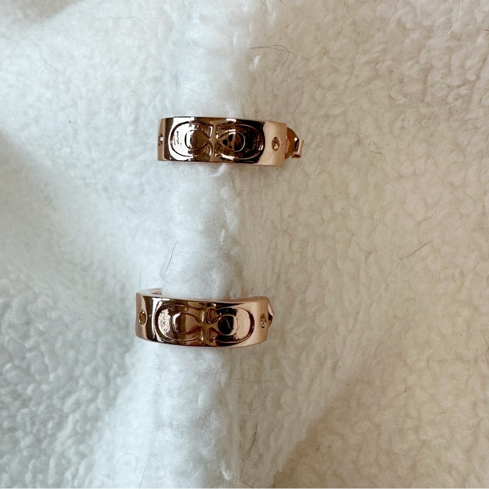 Coach NWT Rose Gold Signature Huggie Earrings Style C1901 Plated Brass Titanium - Picture 11 of 16
